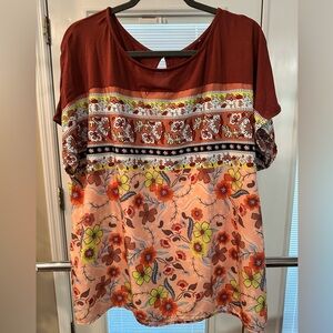 Size 2X unbranded Floral Women's Top. Bottom floral print is 100% polyester.